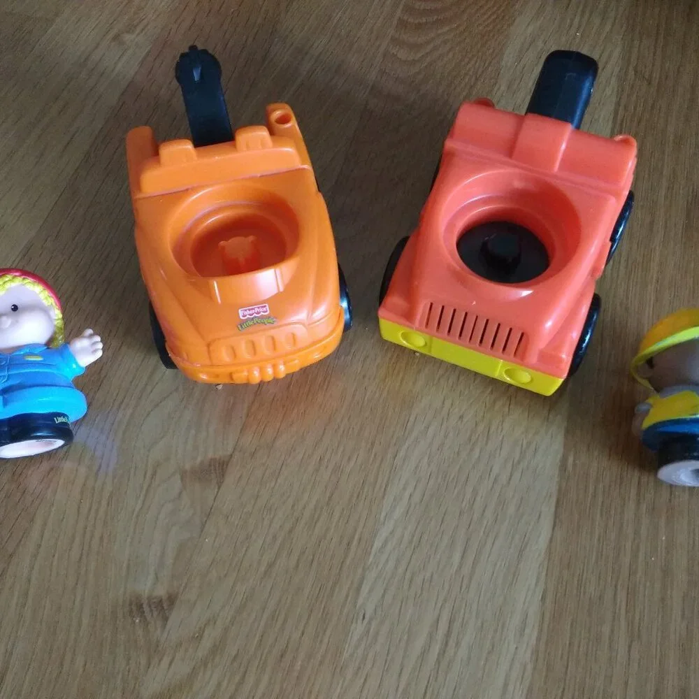 Fisher Price Little People Wrecker Tow Truck Sounds, Orange + 2 figures used